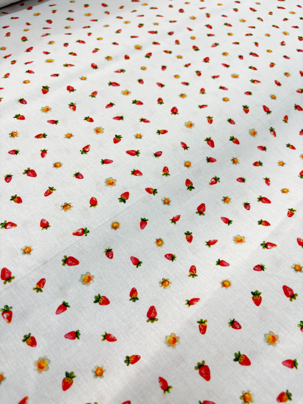 Tessuto COTONE STAMPATO “fragola”