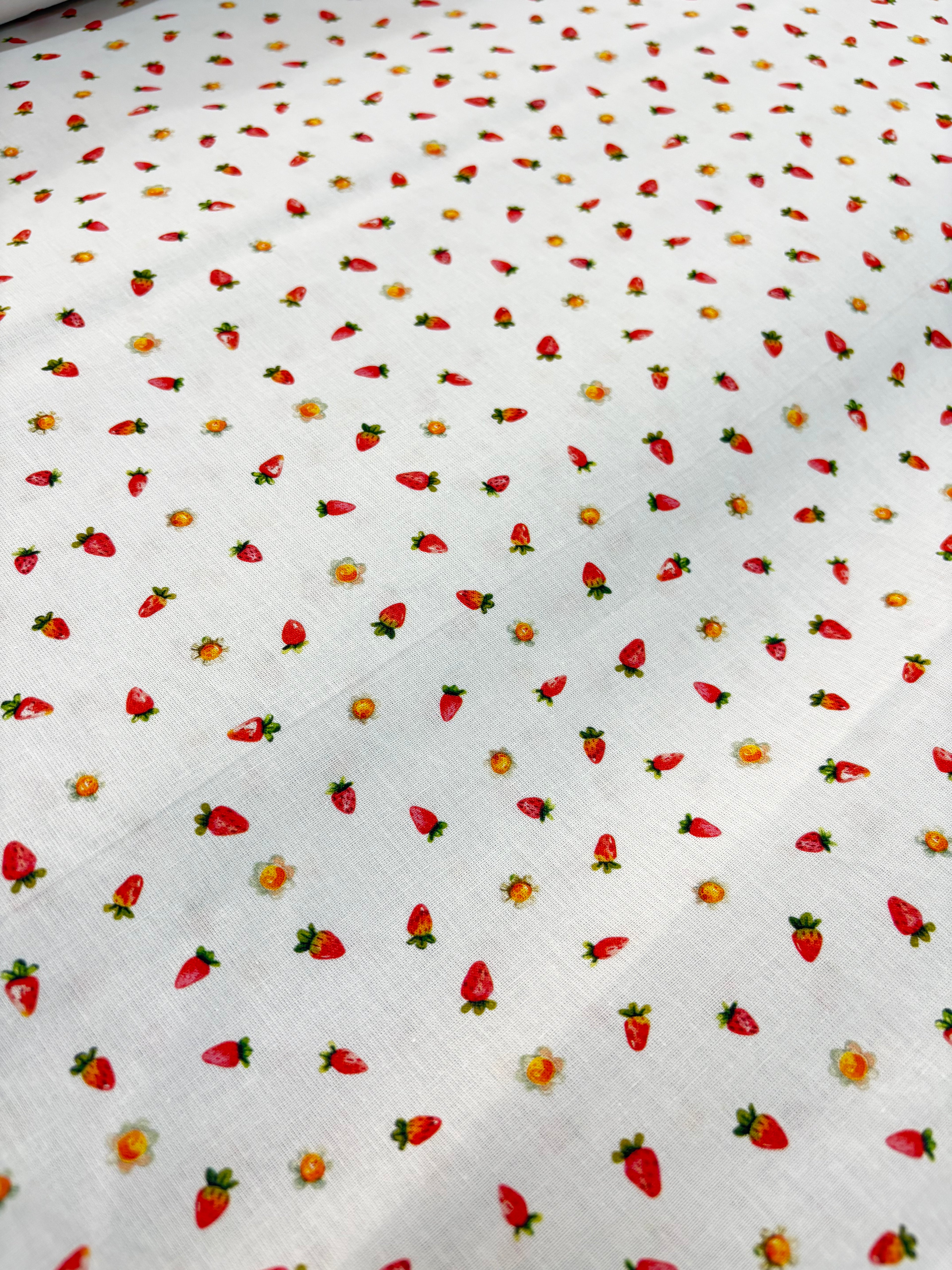 Tessuto COTONE STAMPATO “fragola”