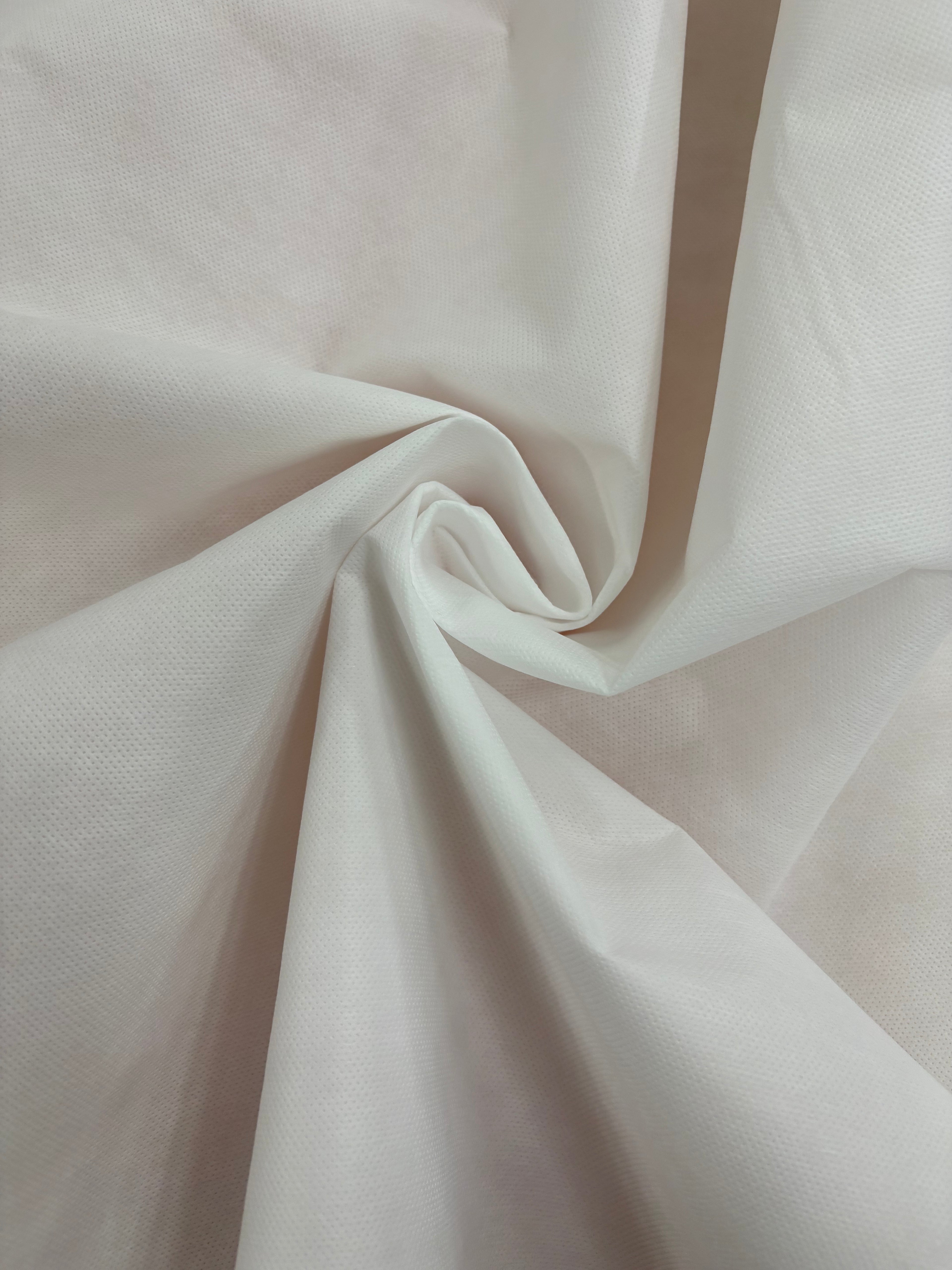 TNT “bianco”(tessuto non tessuto)