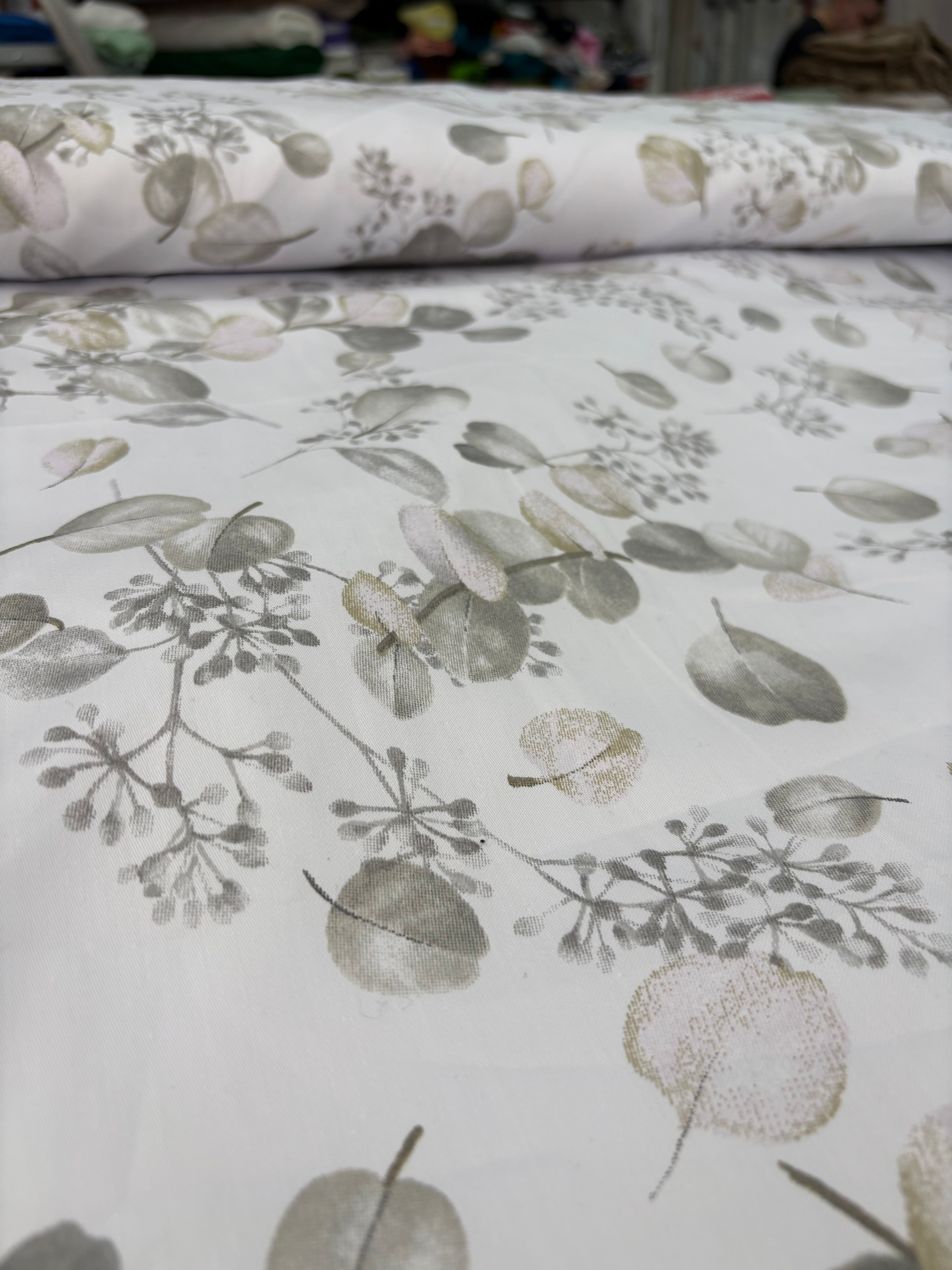 Tessuto COTONE “foglie grigie”
