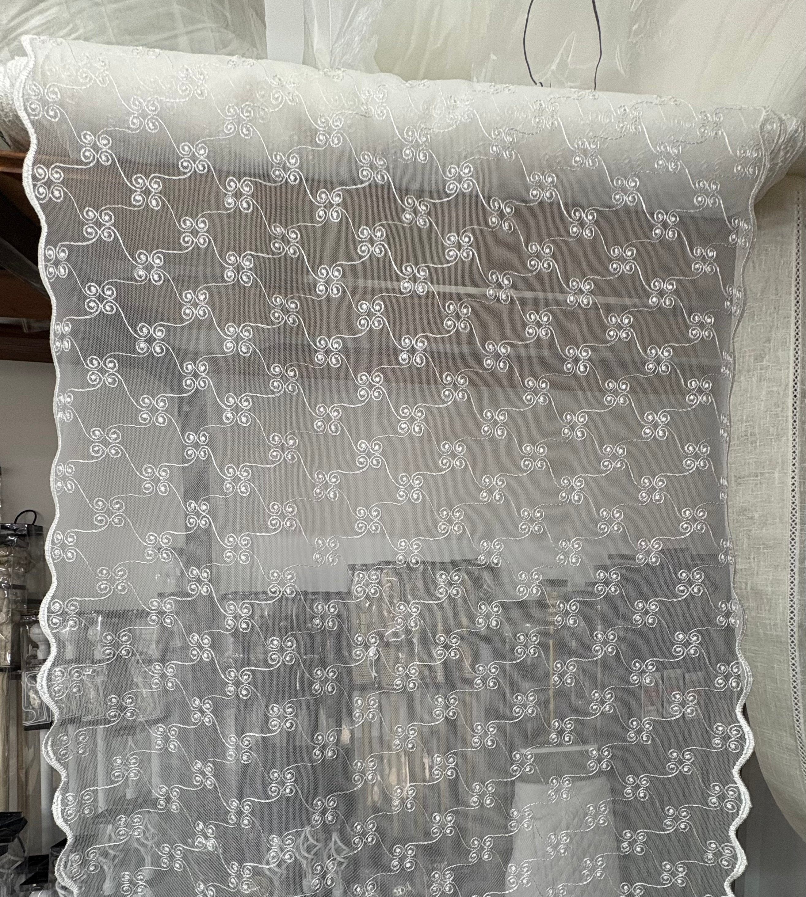 TENDA A VETRO L=60CM “ricamata bianca”