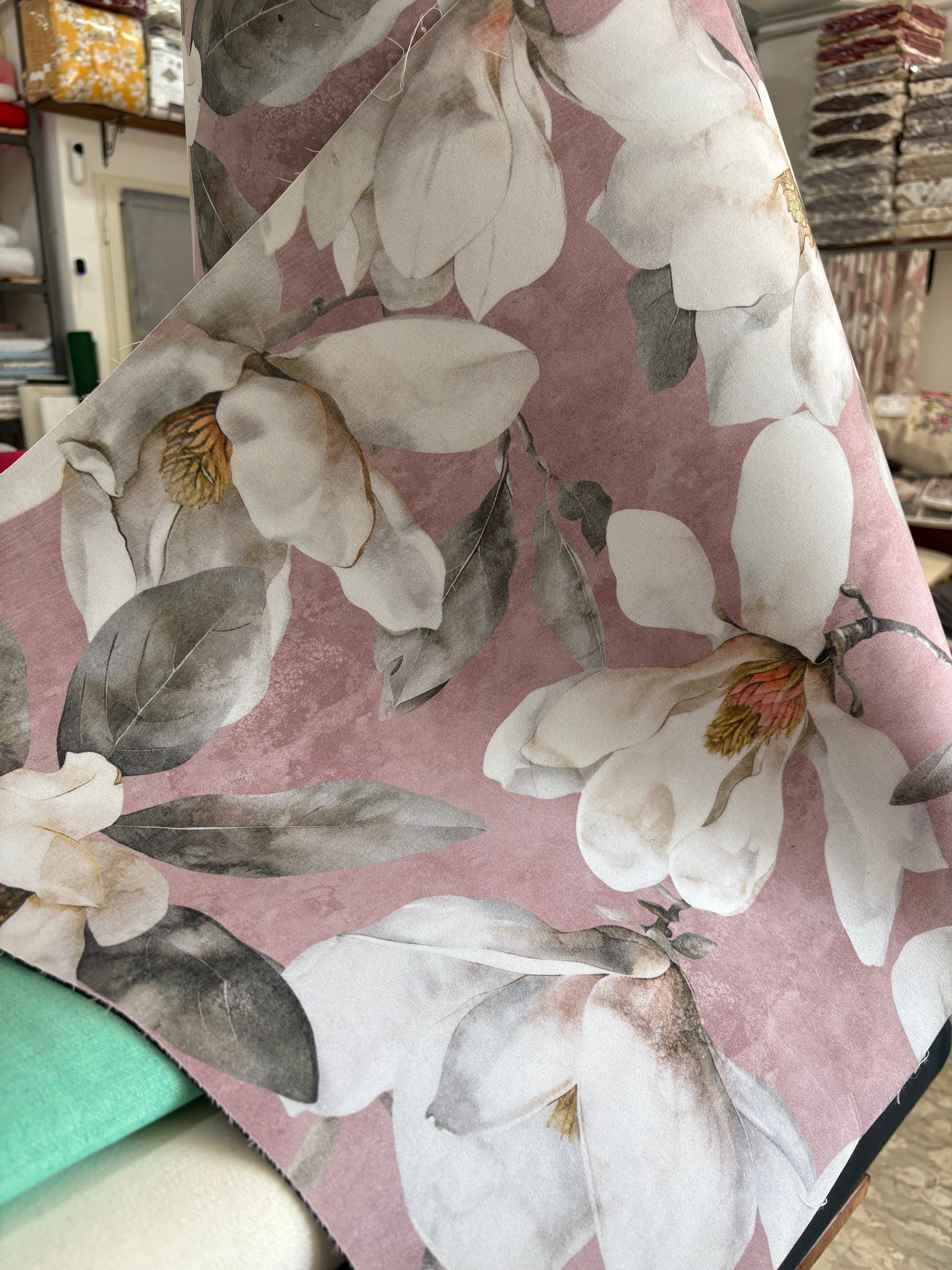 TAPPETO GUIDA “magnolia bianca e rosa”