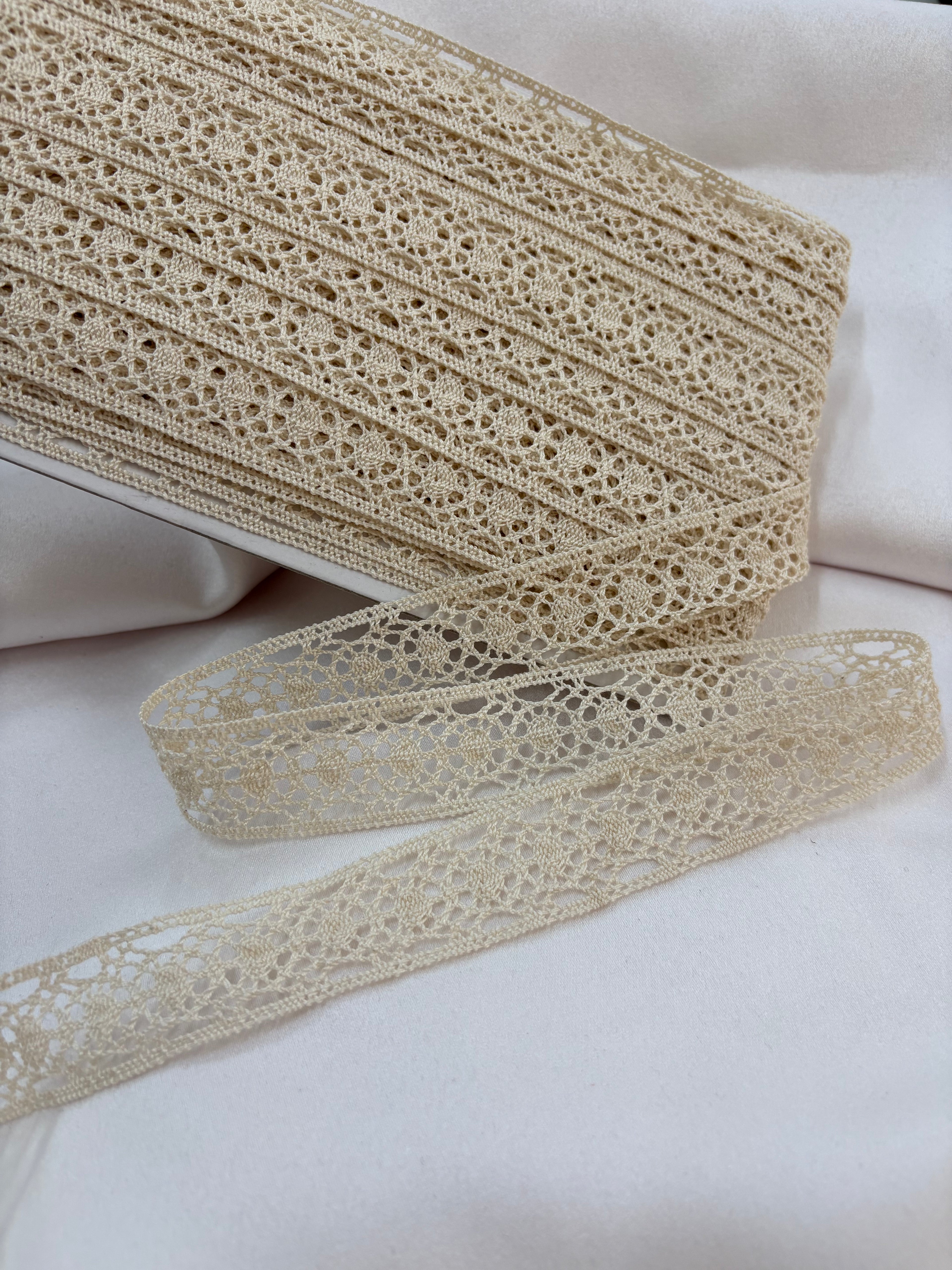 PASSAMANERIA IN PIZZO “Beige”