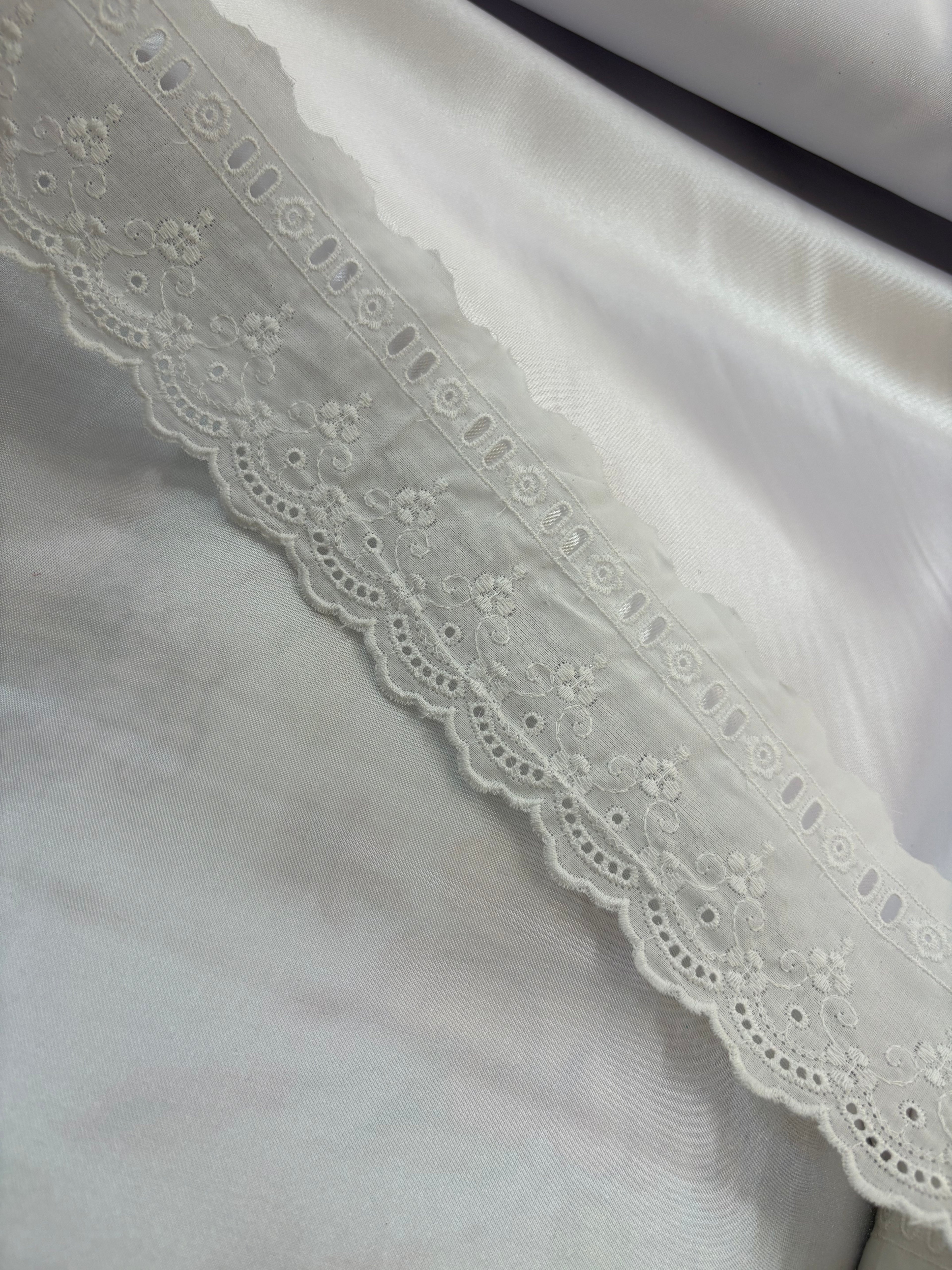 MERLETTO PIZZO SAN GALLO CON PASSANTE “BIANCO”