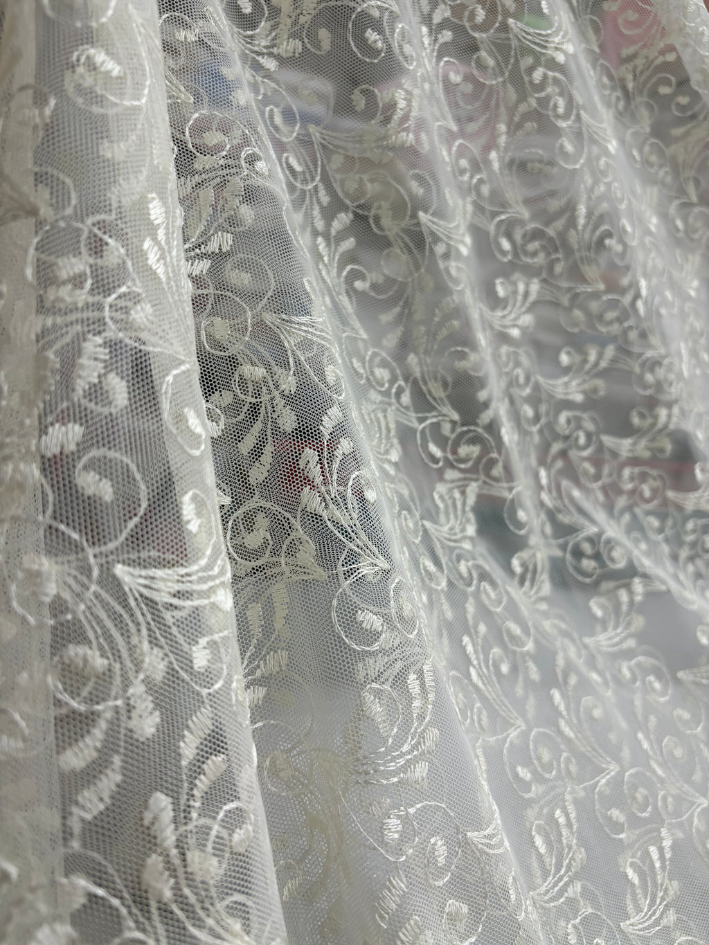 TENDA RICAMATA CON SMERLO “PANNA”
